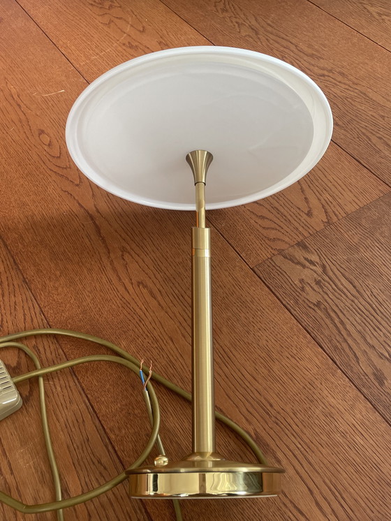 Image 1 of B+M Leuchten Lampada da tavolo in ottone opaco/lucido, vetro bianco opaco fiammato, anni '90