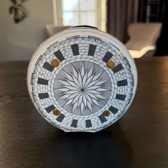 Louis Vuitton Fornasetti Cannes Architekturvase – Andere Taschen, Leinwand (photo 17 of 33)