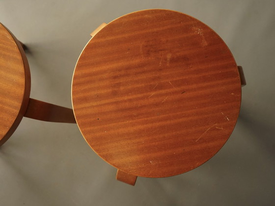 Image 1 of Set van 6 krukken model 60 van Alvar Aalto voor Artek Finland, jaren 1940.