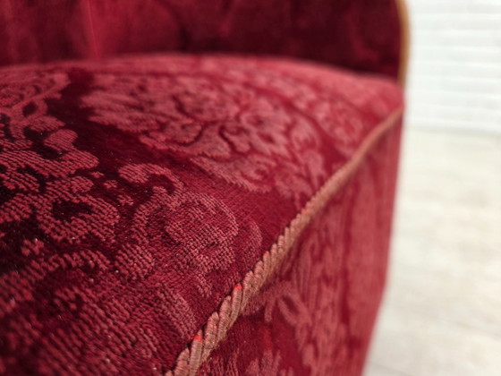 Image 1 of Anni '60, poltrona danese in velluto rosso ciliegia.
