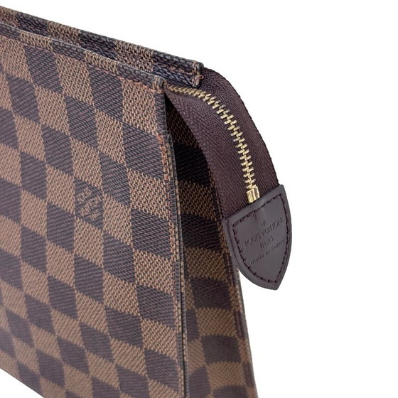 Louis Vuitton Toiletartikelen 26 – Overige tassen, Nylon (photo 2 of 14)