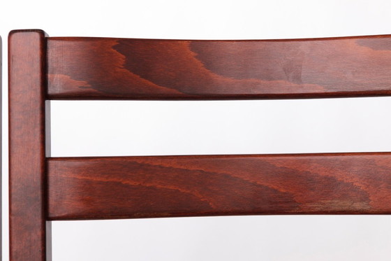 Image 1 of Coppia di sedie da pranzo vintage Casala – Design tedesco di metà secolo, struttura in faggio, rivestimento rosso ciliegia, anni
