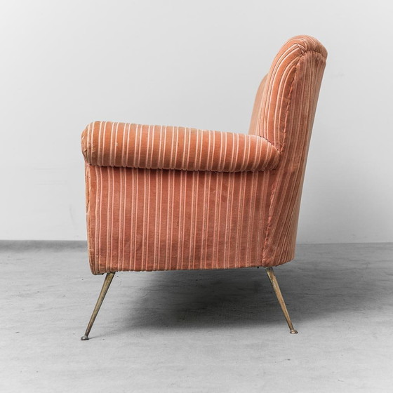 Image 1 of DIVANO VINTAGE IN VELLUTO A RIGHE ANNI ’50 MODERNARIATO
