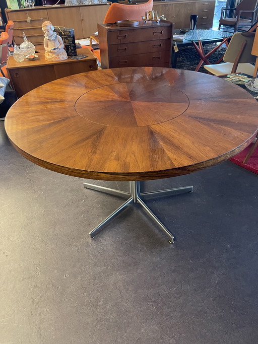EMÜ round dining table with rotating disc