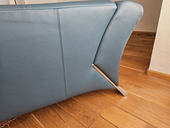 Image 1 of Rolf Benz model 332, kleur petrol/blauw 60.516, leer en giet aluminium poot,