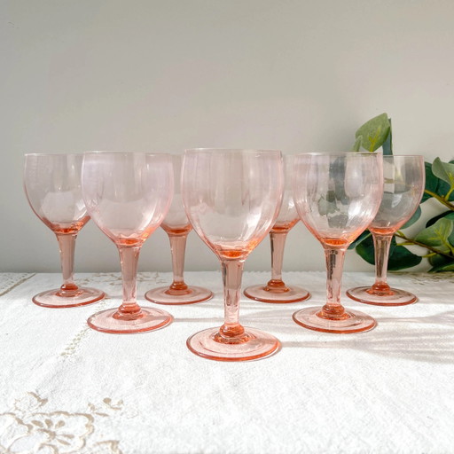 7 Verres à eau vintage en verre rose facetté - Années 50 - Élégance française