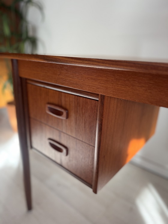 Image 1 of Scrivania danese vintage in teak degli anni '60