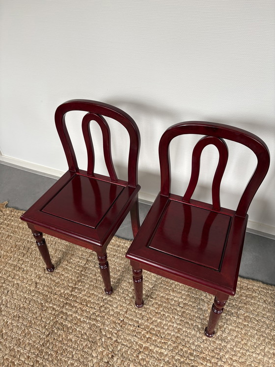 Image 1 of Ensemble vintage/antique de chaises d'enfant chinoises en bois laqué rouge vin, hauteur 72 cm