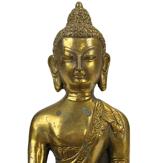 Gilded Bronze Buddha Statue – Bhumisparsha Mudra – Symbol for Grounding, Strength, and Enlightenment (photo 9 of 11)