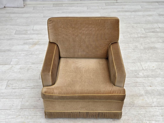 Image 1 of Deense fauteuil uit de jaren 70, bekleed met honinggeel meubelvelours.