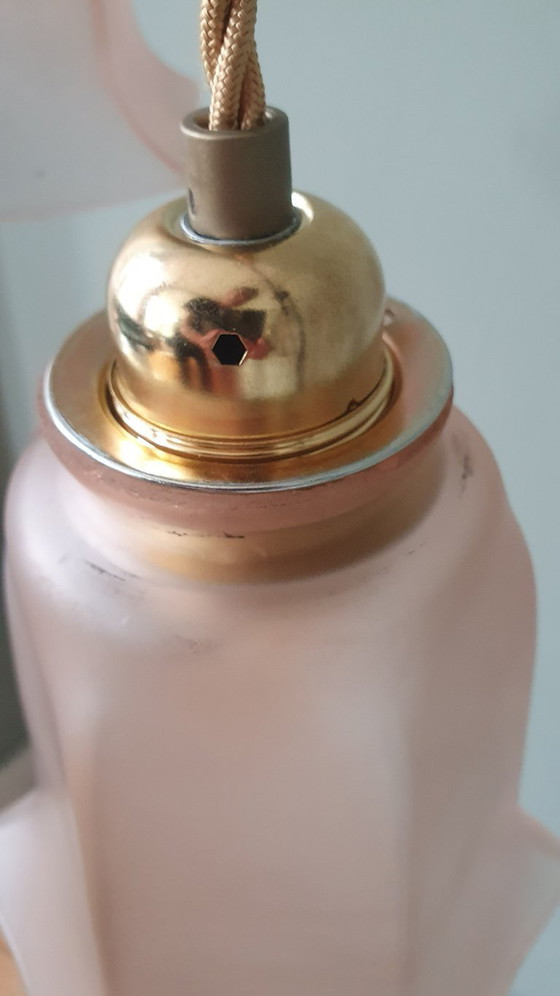 Image 1 of Set Vintage franse roze hanglampen van gekleurd glas.