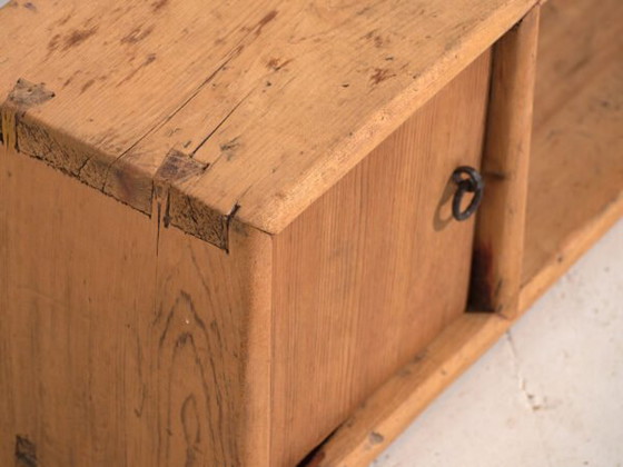 Antique low sideboard in pine wood – China, circa 1930 – Iron (photo 21 of 40)