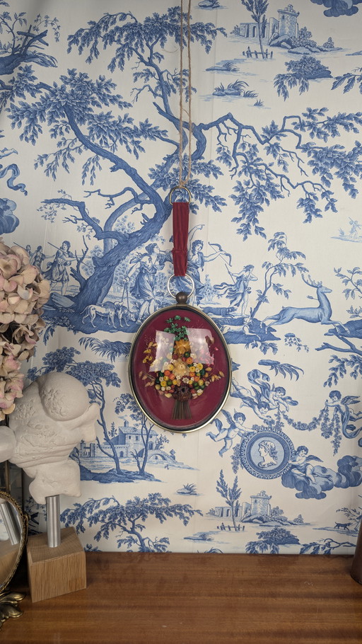 Medaillon Frame Vintage Rond Glas Boeket Gedroogde Bloemen Rode Achtergrond