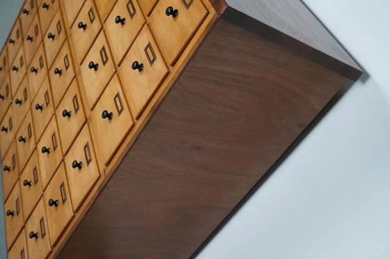 Image 1 of Mobiletto da farmacia/mobiletto da officina industriale olandese in faggio, circa anni '50