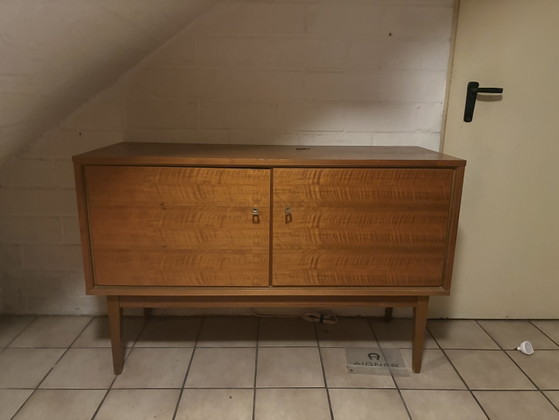 Elegant mid-century sideboard from the 1950s/60s – walnut – Wood, Brass (photo 4 of 5)
