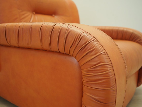 Image 1 of Fauteuil rouge, design danois, années 1970, production : Danemark
