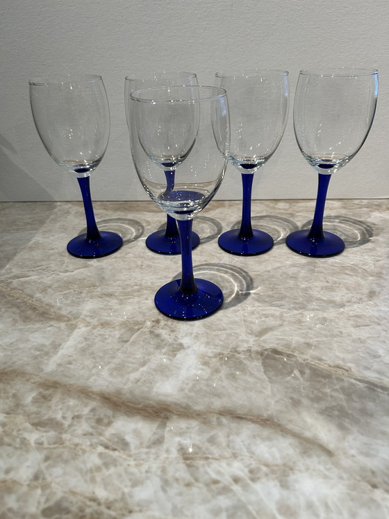 Image 1 of 5 Luminarc witte wijnglazen kobaltblauw
