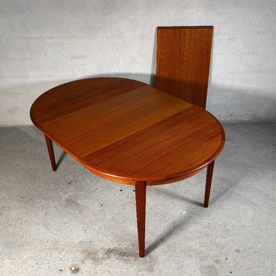 Image 1 of Round Extendable Dining Table — H. Sigh & Søn, Denmark