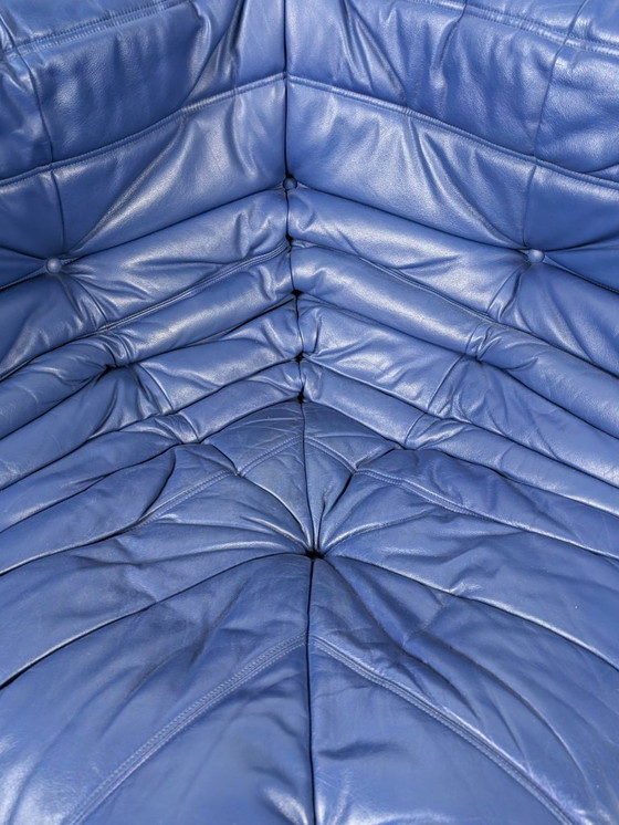 Image 1 of Michel Ducaroy Ligne Roset Ecksofa aus blauem Togo-Leder, Frankreich, 1980er Jahre