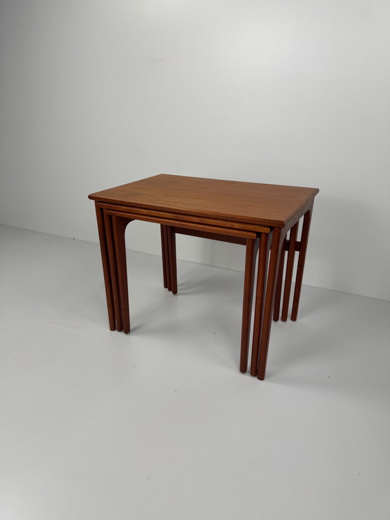 Image 1 of Juego de mesas nido de teca danesa - Elegancia de mediados de siglo