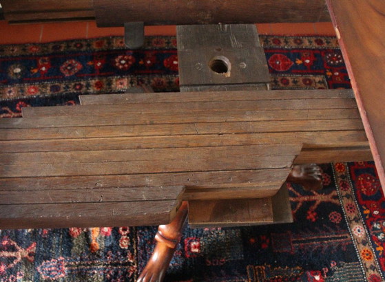 Tavolo da pranzo Biedermeier con quattro sedie, Legno di mogano, Onbekend, Set da pranzo, Tessile, Marrone (foto 4 di 6)