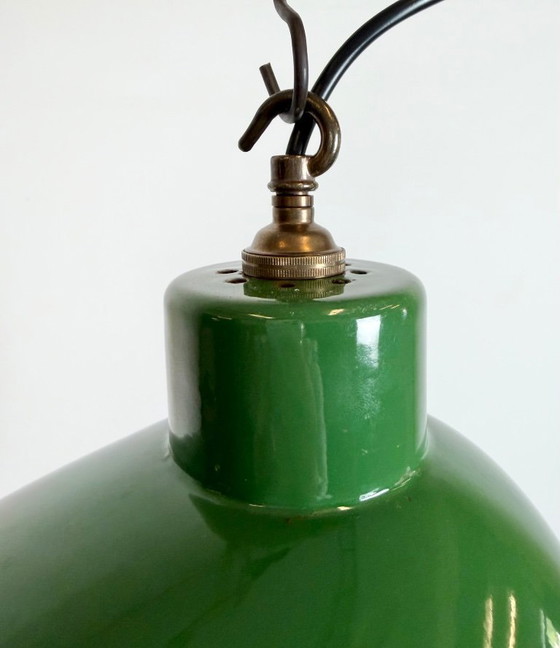 Image 1 of Industriële Britse hanglamp van groen emaille, jaren 60