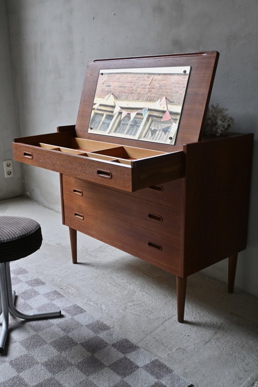 Cassettiera dal design danese con toletta Ilums Bolighus Københaven