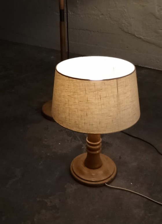 Image 1 of Lampe de table vintage à pied en bois