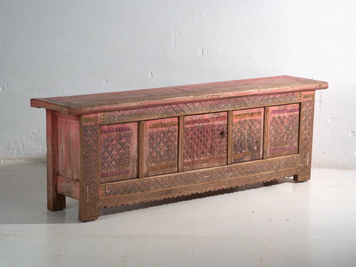 Buffet bas ancien sculpté en bois de sapin – Chine, circa 1930