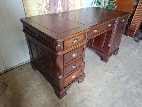 Image 1 of Klassiek 2-Zijdig Schrijf Bureau, Partnerdesk, Schrijftafel Met Lederen Inleg Lichte Gebruikssporen Afm.150x75cm en 79cm Hoog