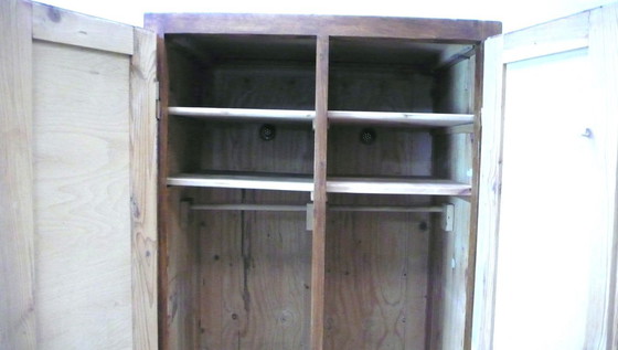 Image 1 of Antiker Spind Werkstattschrank Dielenschrank 2 Türen Naturholz + Shabby Bunt