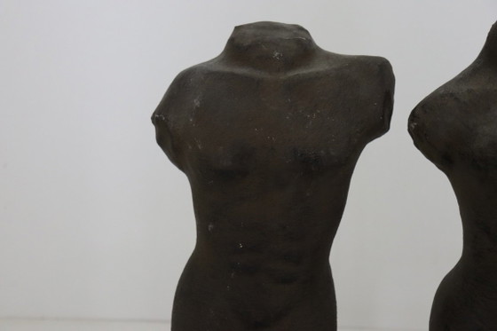 Wunderschönes Set aus Torso-Skulpturen aus Beton (Mann & Frau) – 30 cm hoch – Bildhauerei, Other (photo 6 of 11)