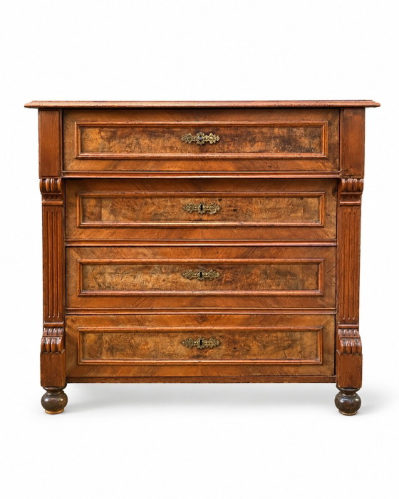 Antike Kommode im Louis-Philippe-Stil mit 4 Schubladen aus Holz und Nussbaummaserholz – Kommoden, Wood (photo 2 of 10)