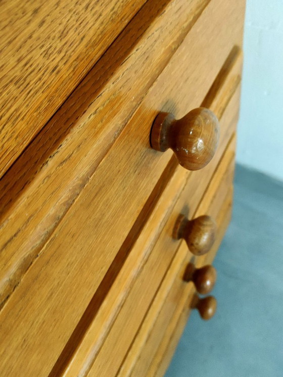 Image 1 of Cassettiera vintage robusta in rovere degli anni '70.