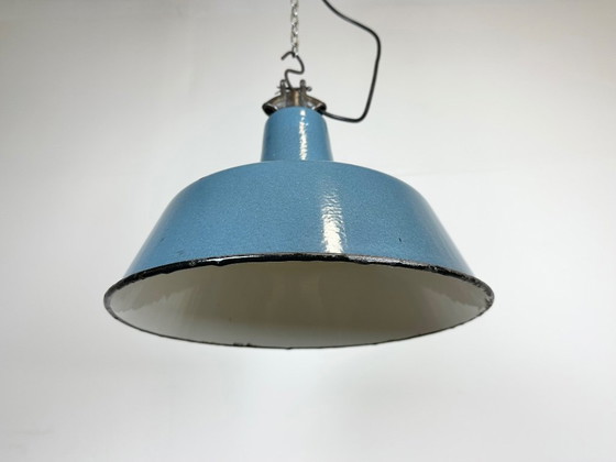 Image 1 of Industrielle Fabriklampe aus blauem Emaille mit gusseisernem Aufsatz, 1960er Jahre