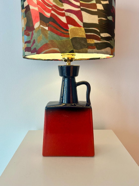 Image 1 of Een lamp in de vorm van een gerecyclede vaas, gemaakt van een zeldzame WGP-vaas van Walter Brecht.