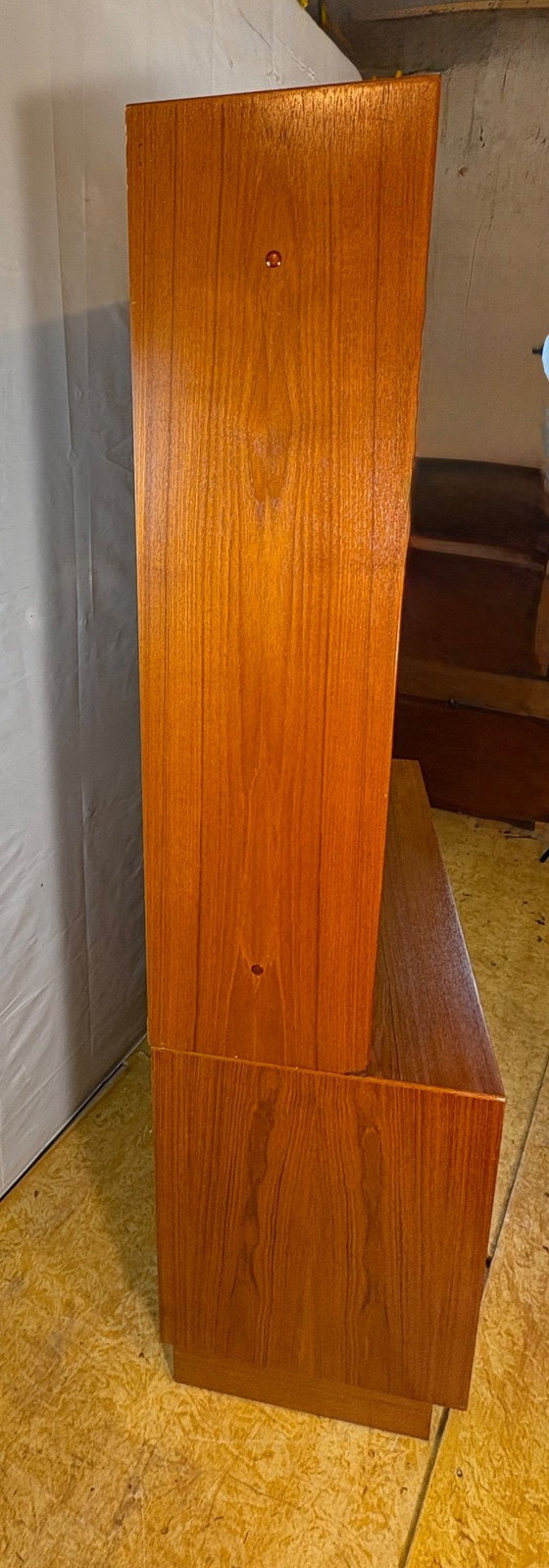 Image 1 of Mid Century Retro Teak Wall Unit / Bookcase by Poul Hundevad (1960s)  A fantastic and stylish mid century modern teak wall unit 