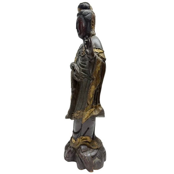 Guanyin (Avalokiteshvara) de pie – Estatua de madera con restos de dorado, período Qing – Esculturas, Wood (photo 8 of 9)