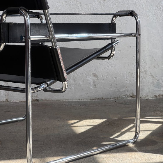 Image 1 of Set van 2 Marcel Breuer "Wassily" stoelen met bijpassende salontafel voor Knoll, 1990