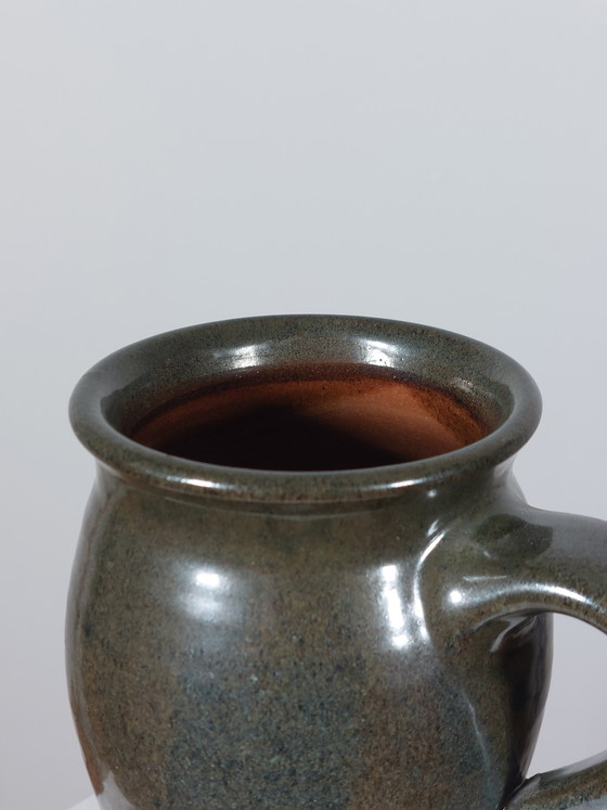 Image 1 of Vintage vaas met handvat en glazuur uit het midden van de vorige eeuw, in landhuisstijl.