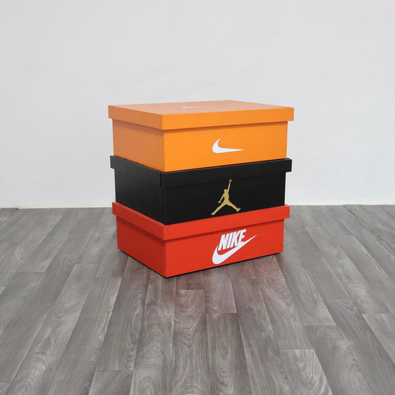 Image 1 of Scarpiera Sneakers A Forma Di Scatole Design Anni 2000