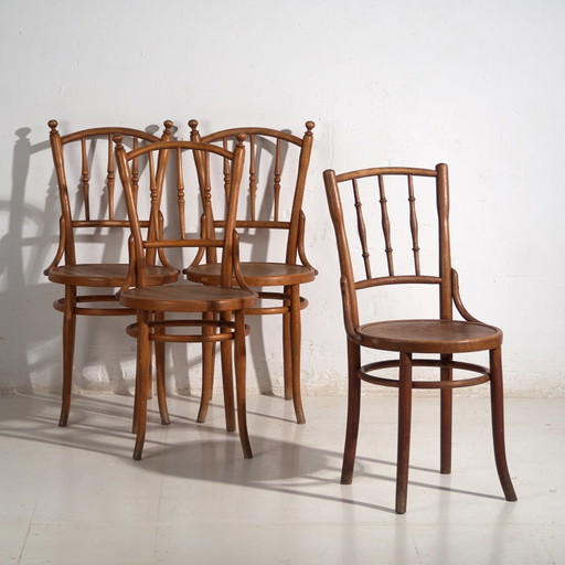 Ensemble ancien de 4 chaises Thonet en bois courbé – Europe Centrale, vers 1900