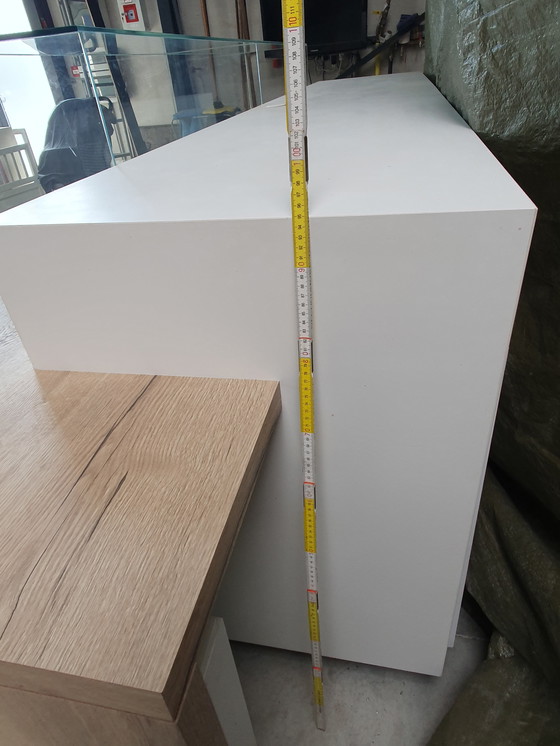 Image 1 of Elegante mostrador con iluminación LED