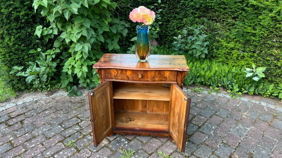 Image 1 of Elegante cómoda de nogal estilo Biedermeier | Mediados de siglo | Incluye envío por transporte de mercancías