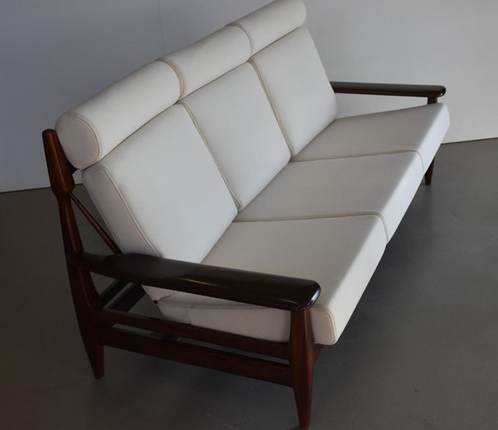 Image 1 of Divano con schienale alto rivestito in stile Mid-Century