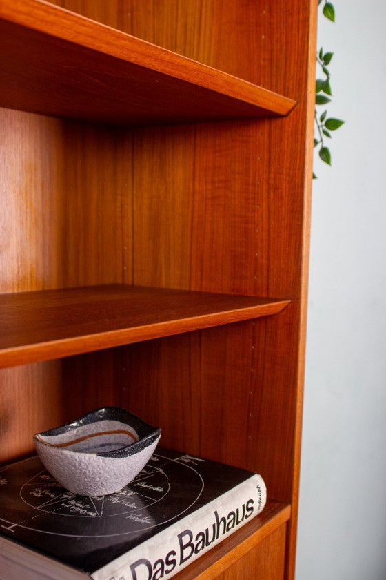 Image 1 of Vintage teakhouten dressoir/secretkast/boekenkast uit het midden van de 20e eeuw.