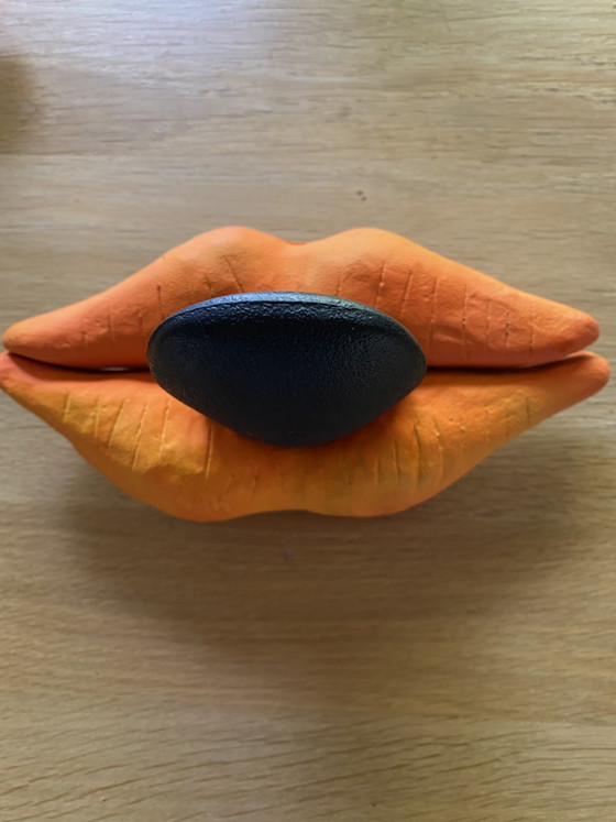 Image 1 of Perchero con diseño de labios raros de Zerodesigno
