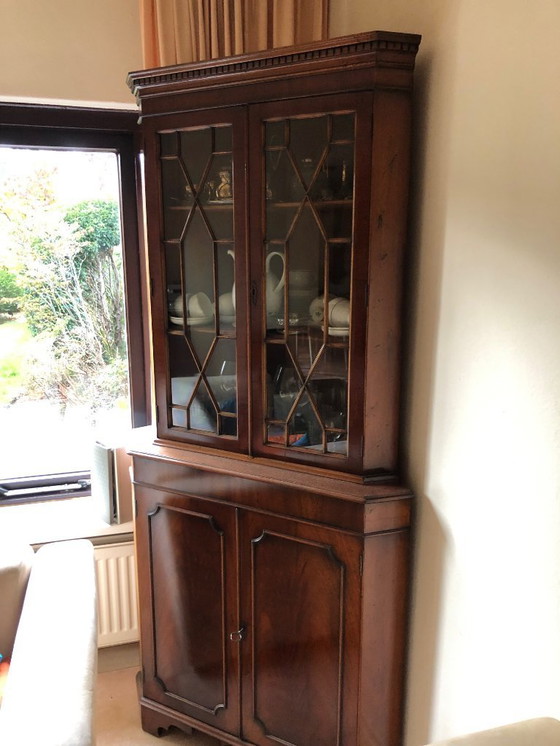 Image 1 of Antica credenza angolare in noce