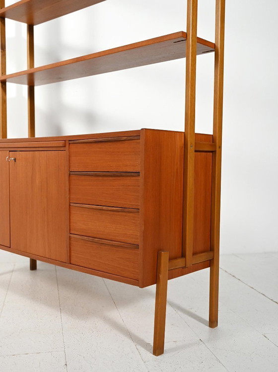 Image 1 of Skandinavisches Teak-Bücherregal mit ausziehbarem Schreibtisch