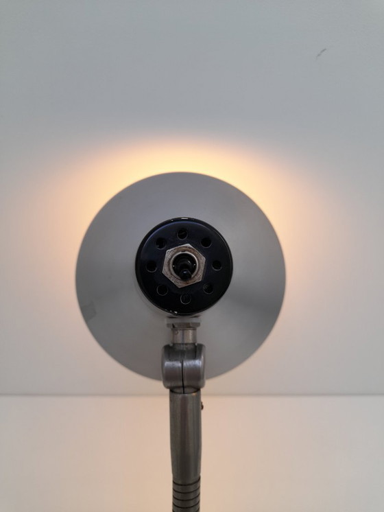 Image 1 of Iconische Hala Zeist bureaulamp – tijdloos design dat rust en focus brengt